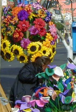 flowerseller.jpg (45042 bytes)